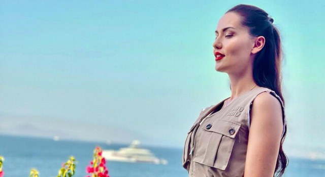 Fahriye Evcen süper mini giydi