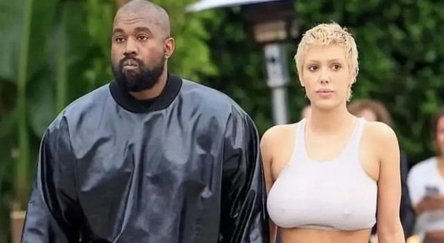 Kanye West’in sevgilisi Bianca Censori yalnızca külotlu çorap giyerek üstsüz dolaştı