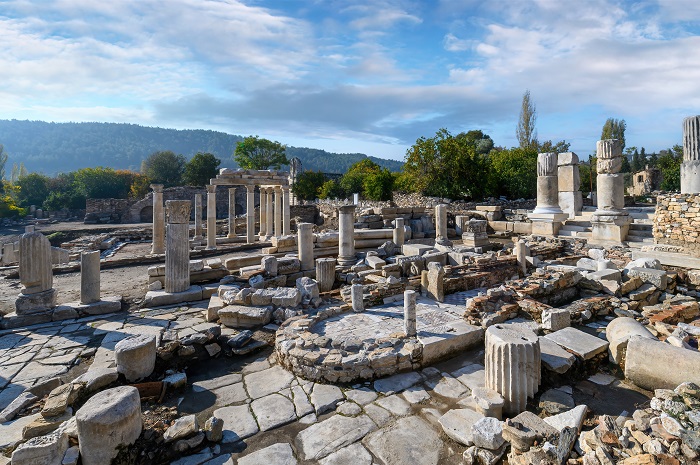 Gladyatörler Kenti’nde 1414 Yıllık Sütunlar Yeniden Ayağa Kalkıyor