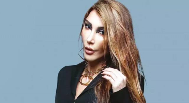 Hande Yener’den ‘çıplaklık’ tepkisi: Biz ne sapıklara katlanıyoruz