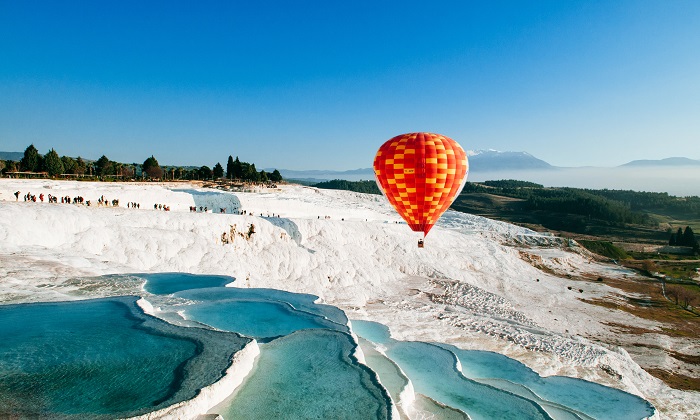 Pamukkale’yi Yılın 8 Ayında 1 Milyon 700 Bin Turist Ziyaret Etti