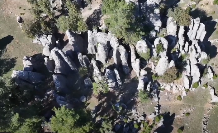 Antalya’nın Coğrafi Güzelliği Adam Kayalar Turistlerin Uğrak Noktası Oldu