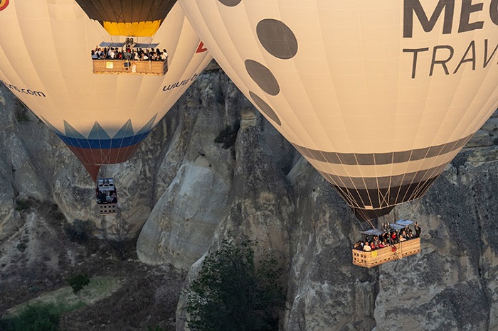 Kapadokya’da Bir Gün: Sıcak Hava Balonu Pilotları Uçuşa Nasıl Hazırlanıyor?